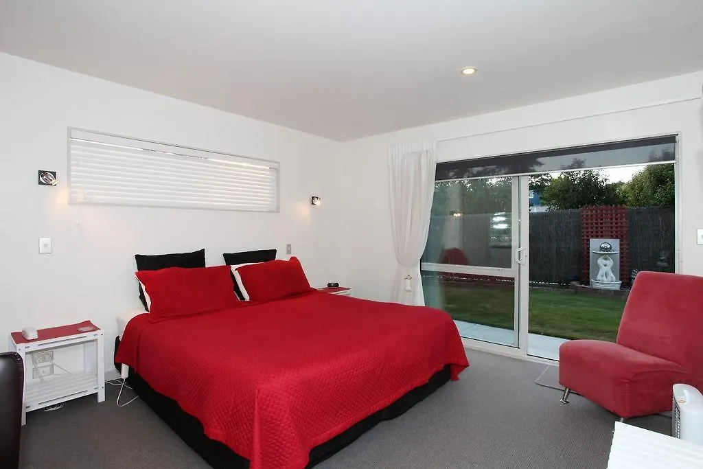 At The Beach B&B Bed & Breakfast Christchurch